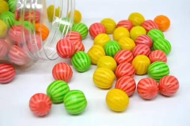 小布娱乐边吃零食边吃瓜,零食瓜果相伴,轻松畅享娱乐时光 第2张 小布娱乐边吃零食边吃瓜,零食瓜果相伴,轻松畅享娱乐时光 第2张